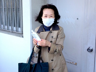 福岡市東区のお客様よりお母様が ご入院されるためお家丸ごと片づけ (2回目)のご依頼です。  前回の片付け作業終了後に ご依頼いただいておりました  残りの1部屋の片付け 作業を行ってきました。  ほとんどの物は、 お客様のほうで整理されており  今回は軽トラパックでの作業で、 お家の中の片付けは 完了いたしました。  風が強く、寒い中で、 今回も写真撮影の ご協力ありがとうございました。    ご両親がご入院される際や、 老人ホームへご入居される際に  お家(実家)の片付けを ご相談される方々は とても多くなっています。  特に、遠方に住んでおられる お子様からのご相談・ご依頼は 増えております。  些細なことでも構いませんので、 ご遠慮なくご相談ください。   【便利屋】暮らしなんでもお助け隊 福岡小笹店では、  部屋の整理・片づけから、 お庭の整理・片付けのお手伝い、 倉庫の中の整理や片付けなど  歯ブラシから大型家具まで お家一軒丸ごと・何でも片付け ております。  「こんな片付けもできる？」って お気軽にお問い合わせください。