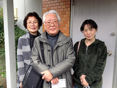 大野城市のお客様より、 ご親族様がお住まいになられて いたお家の片付けのご依頼です。  「お家の片付けを行う予定にして いますので、一番大きな2tパック  をお願いしようと思っているのです が、6日のご予約はできますか？　  それと駐車スペースがなく お家の前も道幅があまり広くない のですが…大丈夫でしょうか？」  とお問い合わせをいただきました。  トラックの駐車スペースをご心配 しておられましたので、  お調べしたところ 近くのコイパーキングが確認でき、  ご希望日のご予約も可能 でしたので後日お伺い することになりました。  当日は、お客様のお母様と娘様と 3人でタンスや食器棚の中のもの を仕分けし梱包作業を  されておられて、作業は ほぼ完了している状態でした。  仕分け作業から搬出作業まで【便利屋】暮らしなんでもお助け隊 福岡小笹店が家一軒丸ごとすべて片付けます親の家(実家) お部屋　老人ホーム入居・退去 解体前 引越し 遺品整理 際に、大型家具 不要品 不用品粗大ごみ 粗大ゴミ の片づけで困っていませんか？  梱包された段ボールとごみ袋が たくさんございましたのでとても 大変な作業だったことと思います。  まずはお家の中を拝見させて いただきお見積をいたしました。  2tパックをご希望されて いましたが、お家の中のもの  すべて片付けるとなると 2tトラック1台では片付けられる 量ではありませんでした。  「すみません、 わたしの検討違いで…でも 全部片付けなくていけないので どれくらいの費用がかかるか お見積りをお願いします。」  と、とても申し訳なさそうに お客様はご相談されましたが、  どれくらいのトラックで全部 片付けられるかなんてベテランの  スタッフでなければすぐに 検討なんてつかないものです。  お問い合わせの際に、 大きな家具類やお部屋数、 お客様が見たままの状況を お伝えしてくださるだけで 構いません。  もし検討が違った場合でも 色々なプランをご提案できます のでお気軽にご相談ください。  どうしよう、たくさんの不用品・不要品・粗大ゴミ・粗大ごみ 時間もないし、人手もいないし、どこの業者にお願いしたらようのか わからないし、いったい費用はどれくらい必要なの、作業時間はどれくらいかかるの  お家の中のものを全部ということ でしたので、各お部屋を再度拝見 させていただきました。  大きな和ダンスセット タンス(中)2台・介護ベッド・ 食器棚(大)・ダイニングテーブル コタツ・鏡台・テレビ2台 冷蔵庫(大)・洗濯機・エアコン3台 ベッド(S)・3段BOX・押入れの中 仕分けされた段ボール/ごみ袋 家電品  外に設置されている倉庫内を 含めて2tトラック2,5台ほどの 片付け作業が必要でした。  （お客様が思っていたより費用が かかってしまうことや  お見積り当日に追加の作業を お願いしたいということが あるかと思います。  ご遠慮なくお伺いしたスタッフへ 相談ください。  お見積りの費用をお伝えしたところ  「全部片付けていただきたいの でよろしくお願いします。」  とご承諾をいただきました。  次の問題は片付け作業量が 増えておりましたので、  本日中に完了することが できないことをお伝えし  再度スケジュールの調整を お客様とご相談いたしました。  「完了日時はまだ余裕が ありますので大丈夫なのですが、 今日以外ですと作業にお立会い することができません。」  そこで、お家の鍵をお預かりし、 作業が完了しましたら  ご報告のお電話をいたしますので ご都合のよい日時にご確認という  かたちで作業をすすめさせて いただくことになりました。  …作業へのお立会いはお客様の ご要望にそって行っております。 お立会いができない場合は、 鍵をお預かりして作業を 行っております。 また遠方からのご依頼でご確認に こられないような場合は 作業完了報告書を 作成いたします。  主な作業は運びだし作業 でしたので、翌日よりスケジュール の調整を行いながら、  作業後のお掃除も含めて 作業時間は2日間で完了 することができました。  完了報告のお電話の後、 確認にきていただきました。  ご確認当日は、 お客様とご両親の3人で来られ、  「床のお掃除までしてくださってい るのですか！きれいになりました ね～ものがなくなるとこんなに 広く感じるのね！ここまできれい にしていただいて ありがとうございます。」  と感謝の言葉を かけていただきました。  ここにお住まいになられていた ご親族様がご入院され、  数年間そのままの状態でしたので 片付けを行おうと当社へ ご相談をされたとのことでした。  最後にお客様より 「本当に大変な作業を ありがとうございました。また何か 困ったときはお願いさせて もらうかと思いますので その際はよろしくお願いします。」  とお礼のお言葉をかけていただき、 みなさま揃って写真撮影にも ご協力いただきました。  親の家(実家) お部屋 老人ホーム入居・退去 引越し 解体前 遺品整理の際の不用な家具 不用品 不要品 粗大ごみ 粗大ゴミ家一軒丸ごと片付けを【便利屋】暮らしなんでもお助け隊 福岡小笹店が作業完了ですっきりしました  片付けに関することはいろいろ 何でもお手伝いしておりますので  「おたくでは、こんな片付けも できる？」というようにお気軽に お問い合せ下さい。  お電話お待ちしております。