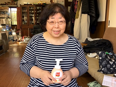 春日市のお客様より、片付け専門の便利屋、【便利屋】暮らしなんでもお助け隊 福岡小笹店(福岡)へ大きなアンティークの机の片付けのご依頼です。今回、模様替えを行う際に机を処分することになりご相談をいただきました。自分ではとても処分することができませんでしたので、本当に助かりましたと最後はにっこり笑顔で写真撮影のご協力をいただきました。また不用品処分・粗大ゴミで困った際はぜひご相談ください。